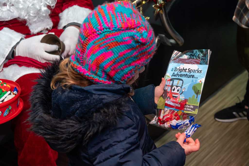christmas-bus-food-donation-exterior.png5_.jpg