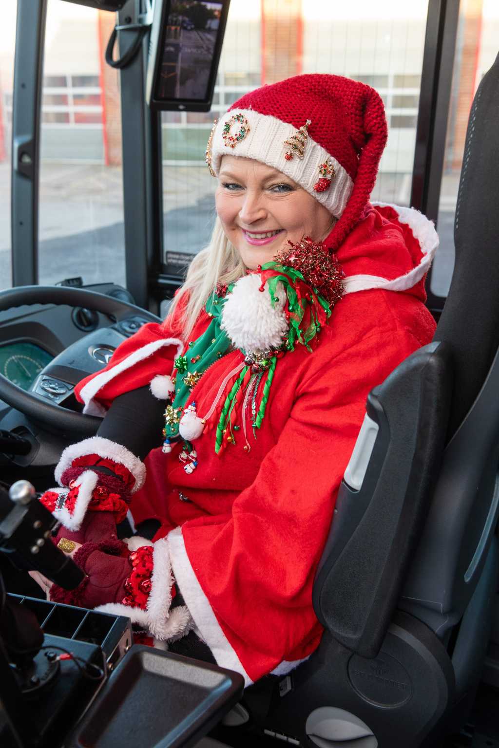 christmas-bus-food-donation-exterior.png6_.jpg